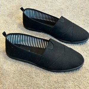 Take A Walk Black Canvas Slip-On Shoes flats Sz 9 casual streetwear comfortable